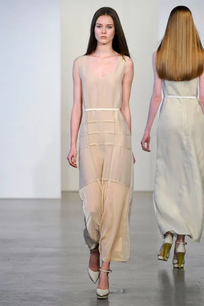 Look 25